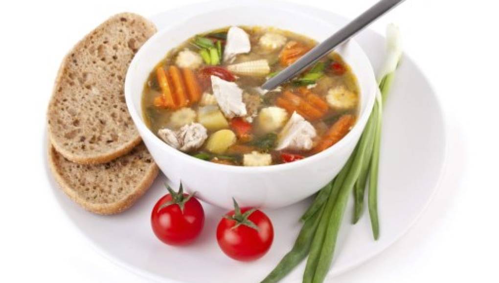 Una sopa de verduras para calentarse durante el invierno