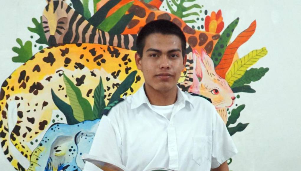 El estudiante Daniel Alejandro Durón Zavala, también es un alumno destacado del RPP, cuenta con un índice académico del 99%, tiene 17 años y estudia la carrera de Bachillerato Técnico Profesional en Informática.