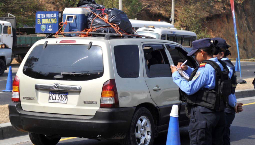 En los operativos de Conapremm están revisando la documentación de los conductores de todo tipo de vehículos y el estado de los mismos, que cuenten con su respectivo chequeo mecánico reciente, para evitar accidentes.