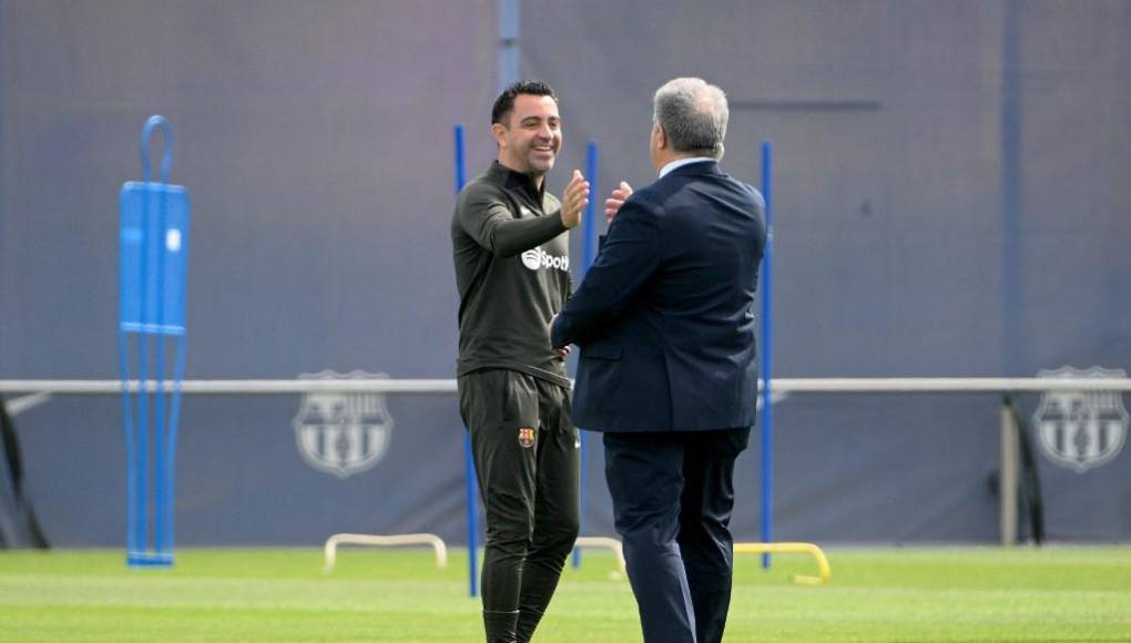 Xavi le comunicó al presidente Joan Laporta que no seguirá y por lo tanto el máximo dirigente ya se contactó con un entrenador.