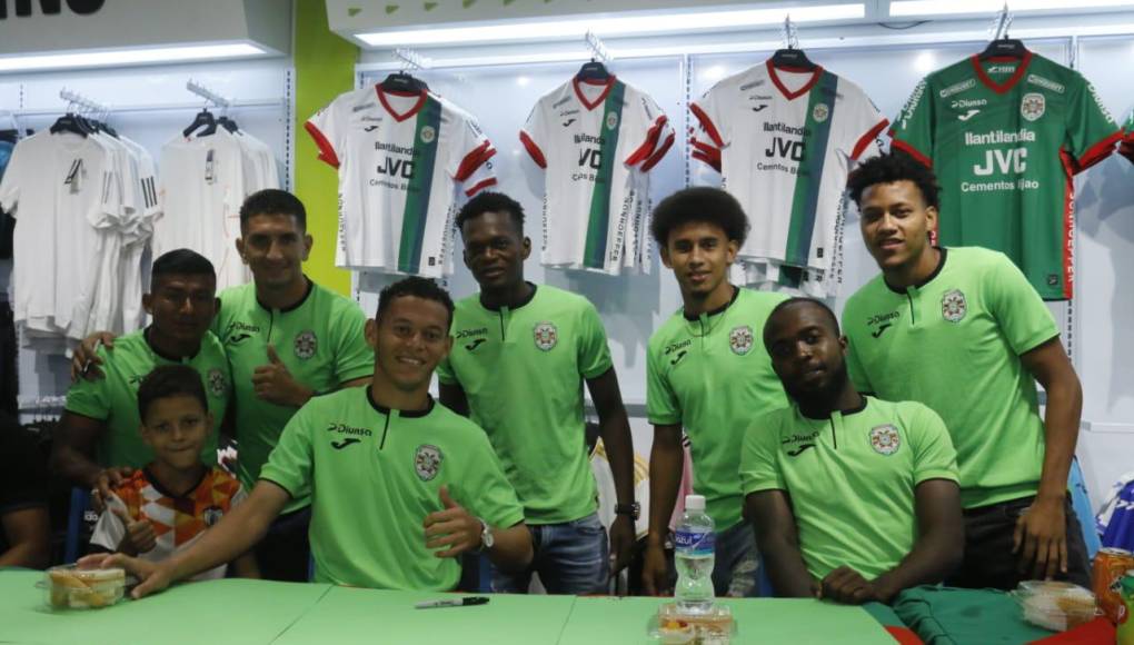 Este viernes los jugadores del Monstruo Verde se hicieron presentes en un evento para compartir con los aficionados del club. 