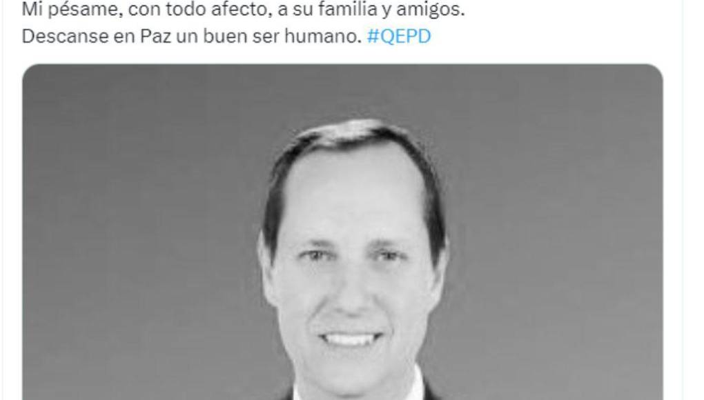 México llora la muerte de Paco Villa. El periodista José Ramón Fernández fue de los primeros en lamentar el fallecimiento.