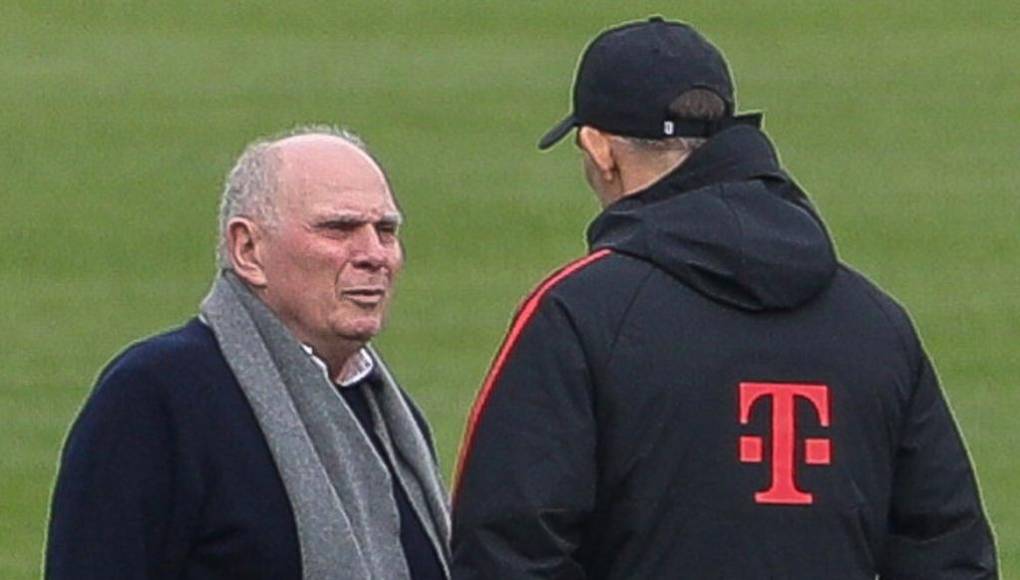 En marzo de 2014, renunció al cargo como presidente del club Bayern Múnich.