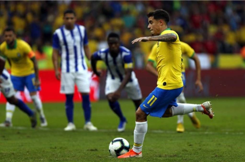 Philippe Coutinho hizo el 3-0 de Braisl con este lanzamiento de penal.