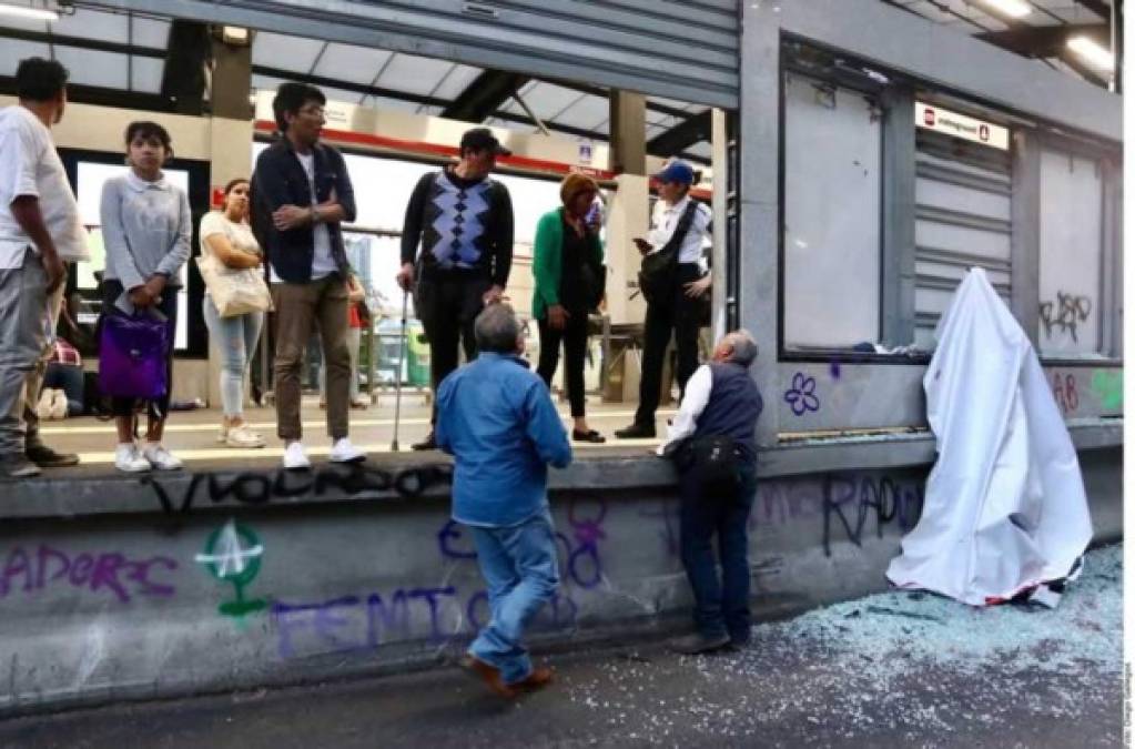 Uno de los edificios que sufrió daño durante la protesta.