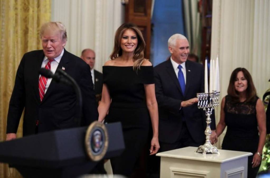 La pareja presidencial lució radiante durante la celebración, tras una semana marcada por la solemnidad en Washington D.C. durante el funeral de Estado de George H.W. Bush.