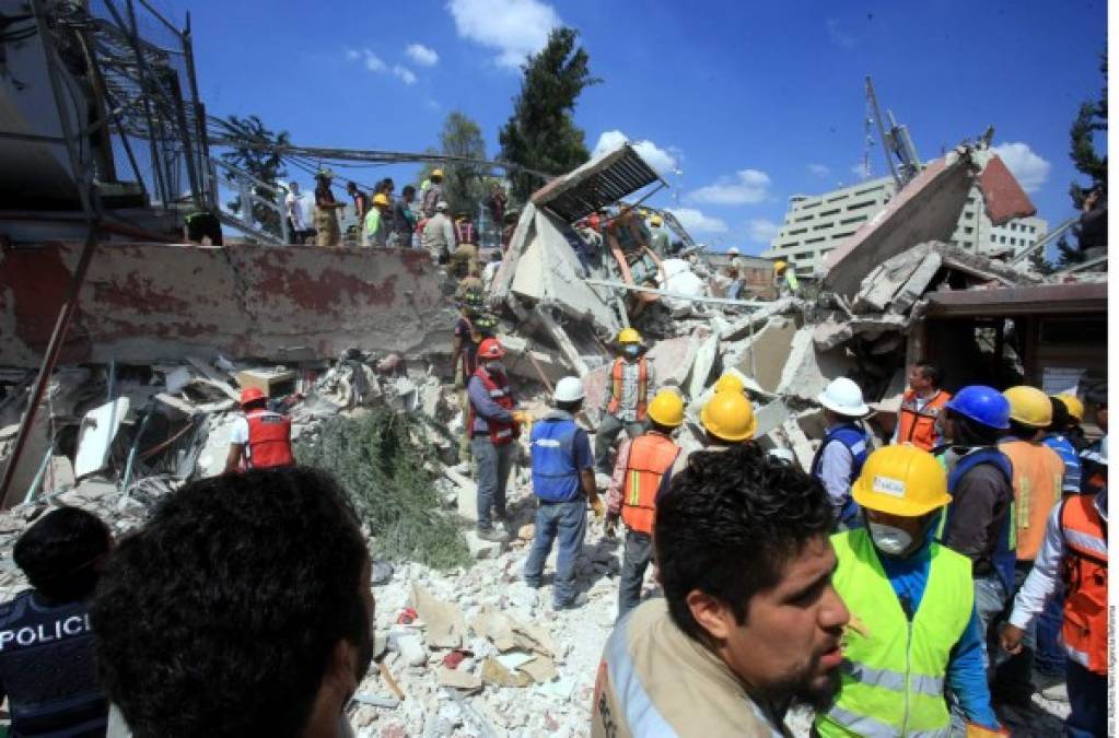 El epicentro del sismo, registrado a las 13.14 hora local (18.14 GMT), se localizó en los límites de los estados de Morelos y Puebla, a una profundidad 57 kilómetros.<br/>