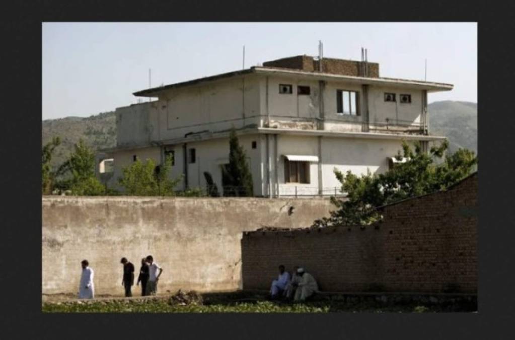 Bin Laden, hallado el 2de mayo de 2011, tras los ataques del 9 de septiembre de 2001 a las Torres Gemelas, el cual se adjudicó esa organización, por Estados, vivía en el encierro en la residencia de la ciudad paquistaní. <br/><br/>Pasó escondido durante años en las montañas afganas (originario de Arabia Saudí) y después de tantos idas y vueltas, decidió reunirse con sus tres esposas y varios hijos y nietos, por lo que ordenó a sus guardaespaldas comprar un lote en Abbottabad y construir una residencia. El libro 'The Rise and Fall of Osama bin Laden' ('El ascenso y la caída de Osama bin Laden') recoge las versiones.