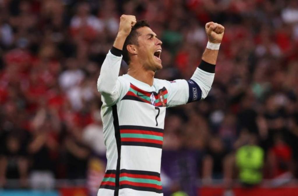 Cristiano Ronaldo ha jugado su 39º partido en un gran torneo (Mundiales y Eurocopas) y se ha convertido en el jugador europeo con más partidos en este tipo de campeonatos al adelantar a Bastian Schweinsteiger con Alemania (38)