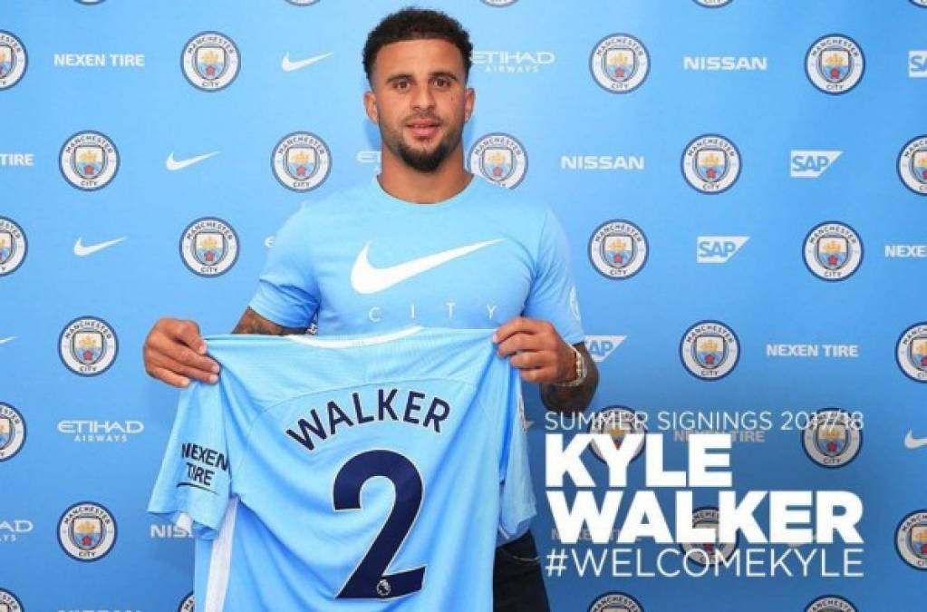 El lateral derecho Kyle Walker, que llega procedente del Tottenham, ha firmado un contrato para las próximas cinco temporadas con el Manchester City, equipo que ha pagado unos 57 millones de euros. Es el tercer fichaje de Guardiola este verano tras las incorporaciones de Bernardo Silva y Ederson. Y se convierte en el defensa más caro de la historia.