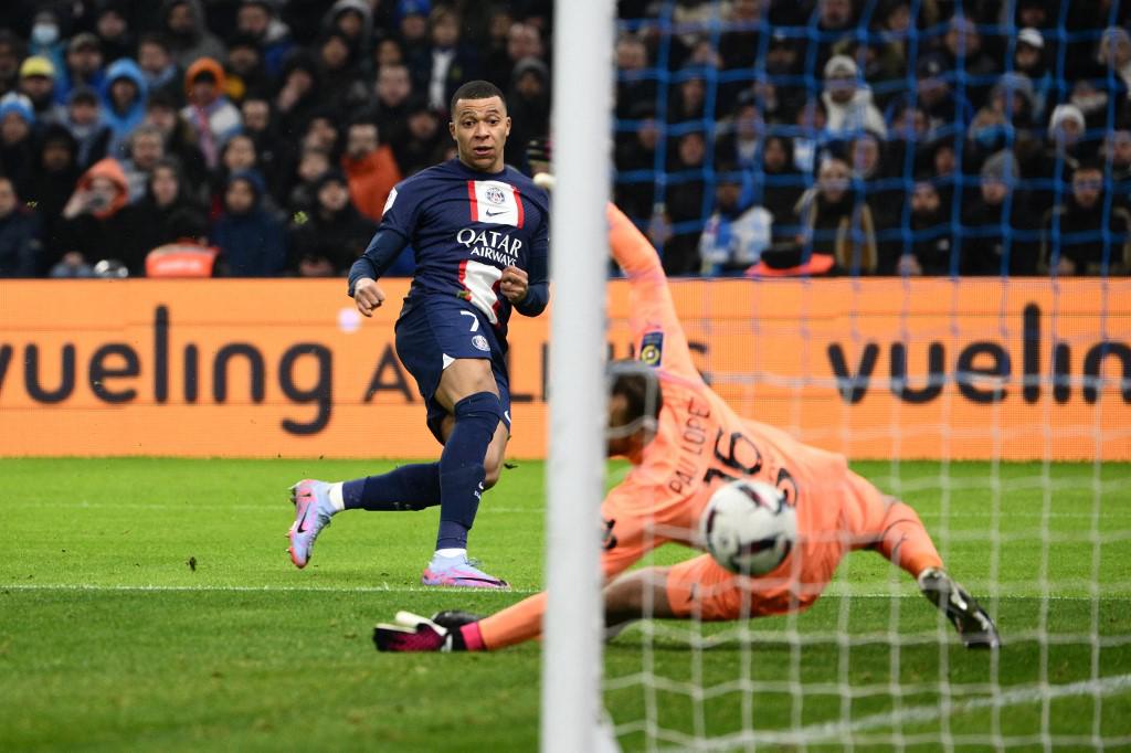 Kylian Mbappé fue un dolor de cabeza para la zaga defensiva del Marsella.