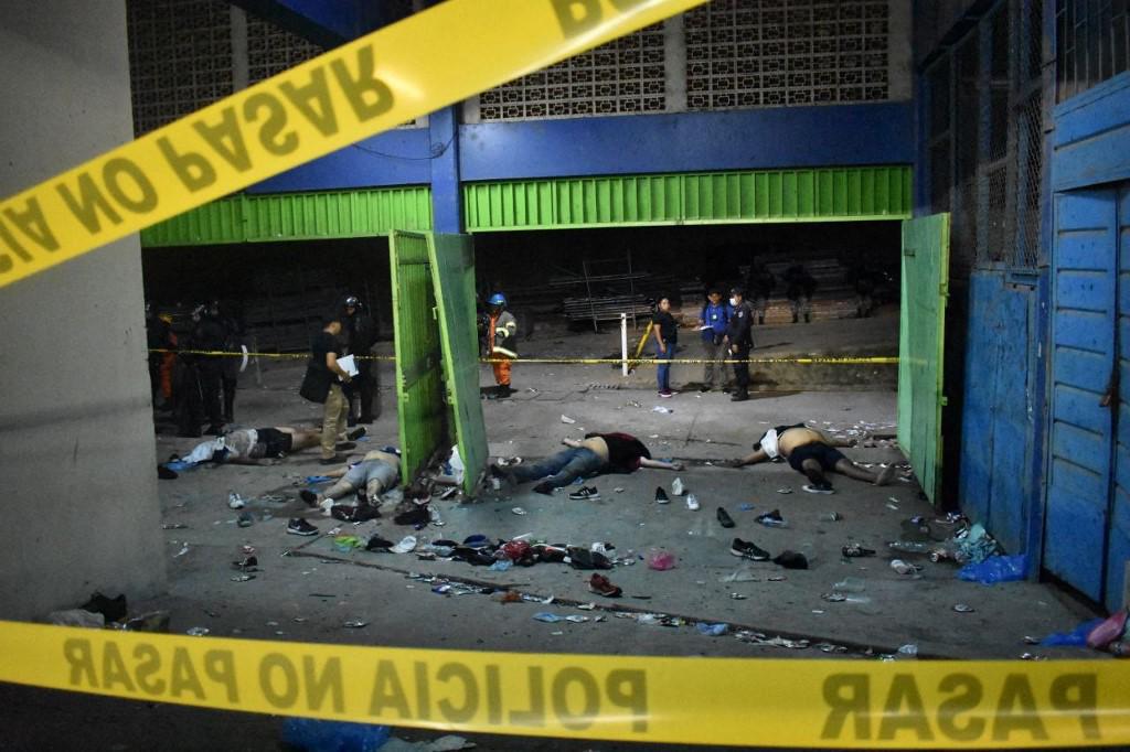 12 personas fallecieron en el estadio Cuscatlán de El Salvador.