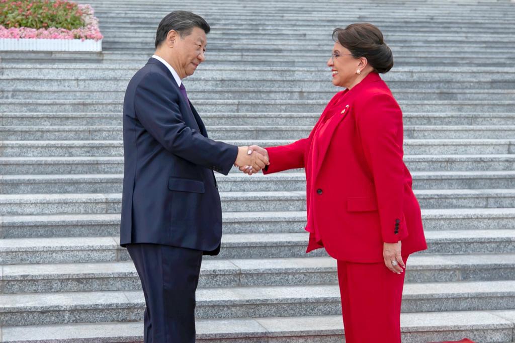 Xiomara Castro y Xi Jinping se felicitan por primer año de relaciones entre China y Honduras