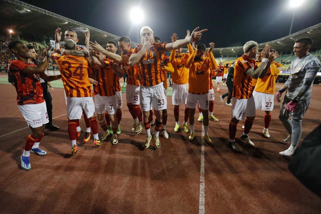 Jugadores del Galatasaray celebrando el título.