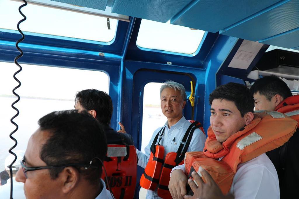 <b>El viceministro japonés de Asuntos Exteriores, Yasushi Hosaka, recorrió el puerto junto con el gerente de la ENP, Carlos Bueso, y el superintendente Edwin Canales.</b>