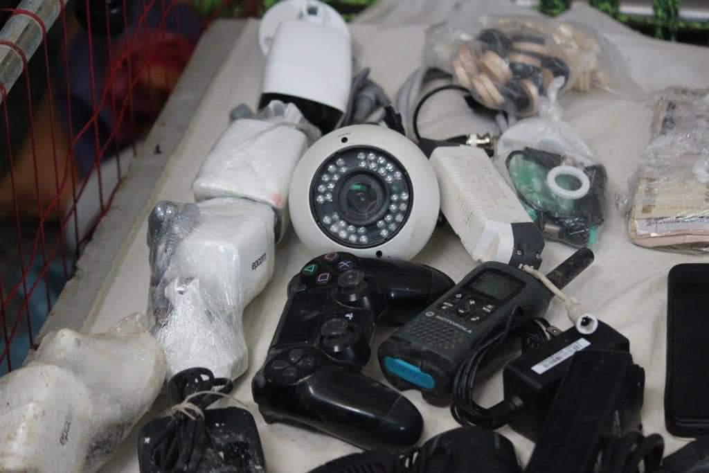 Cámara de vigilancia, teléfonos satelitales y hasta controles de PlayStation se encontraron en la cárcel de Siria, en El Porvenir, Francisco Morazán.