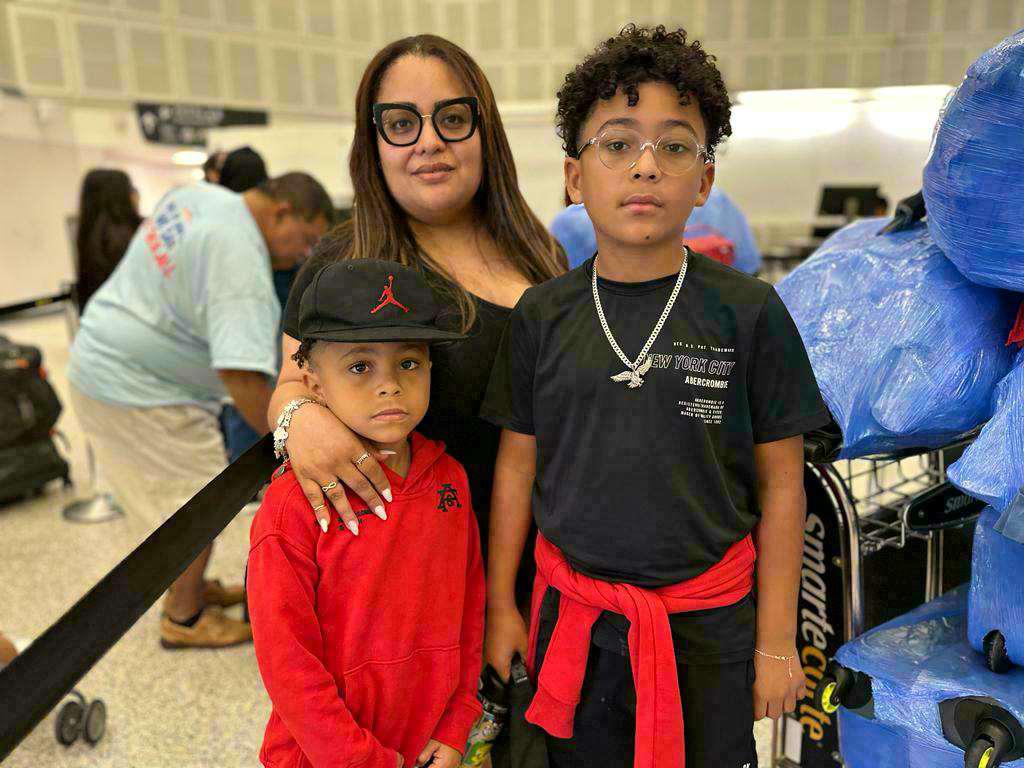 Karla Ulloa viajó a desde Houston a Honduras después de 20 años para que sus dos hijos pudieran conocer a sus abuelos.