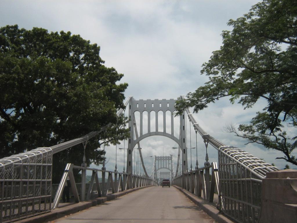 $!Imagen muestra el mítico puente colgante sobre el río Choluteca, en la ciudad del mismo nombre.