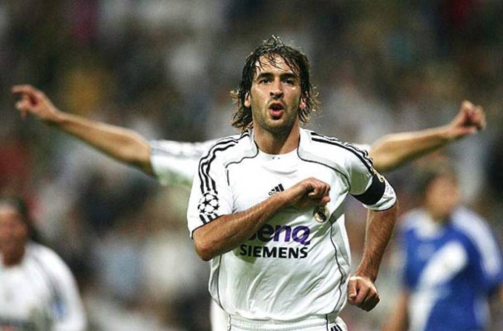 Raúl no solo fue una estrella, sino una leyenda viviente en el Real Madrid por sus goles y su gran calidad de juego; en sus 16 temporadas demostró un nivel pocas veces alcanzado. Sin embargo, la llegada de Cristiano Ronaldo pondría fin a sus días de gloria para en 2010 migrar al Schalke 04 alemán sin el reconocimiento que mereció.