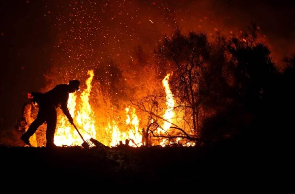 El incendio River, que arde al sur de su hermano, estaba más controlado este lunes (78%). Ranch es el verdadero desafío. Sus llamas superaron barreras naturales como ríos y también una línea de contención hecha con una excavadora.