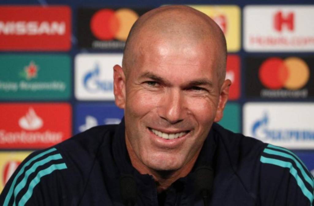 Según informa Diario Marca, Zinedine Zidane seguirá al frente del Real Madrid por lo que busca fichajes y salidas en el club blanco para enero del 2020.