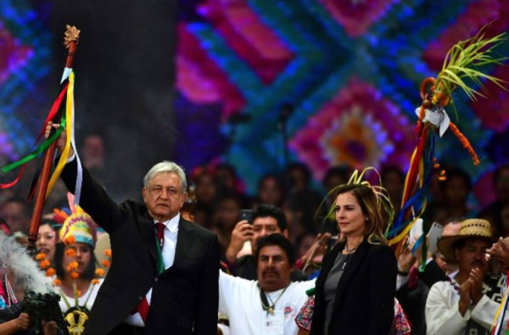 Tras dos intentos fallidos, Andrés Manuel López Obrador logró ganar la presidencia de México llevando un giro populista y de izquierda a un país golpeado por la violencia y corrupción.