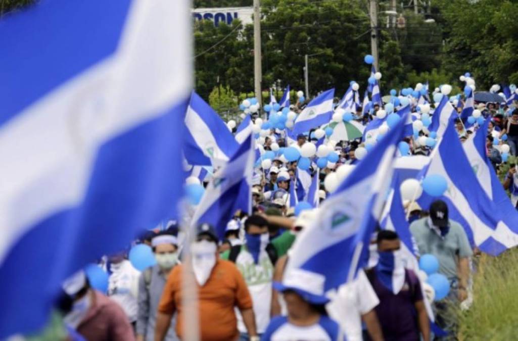 La multitudinaria marcha partió de una céntrica rotonda de Managua en medio de una fuerte presencia de la policía en la zona y otros puntos de la ciudad.