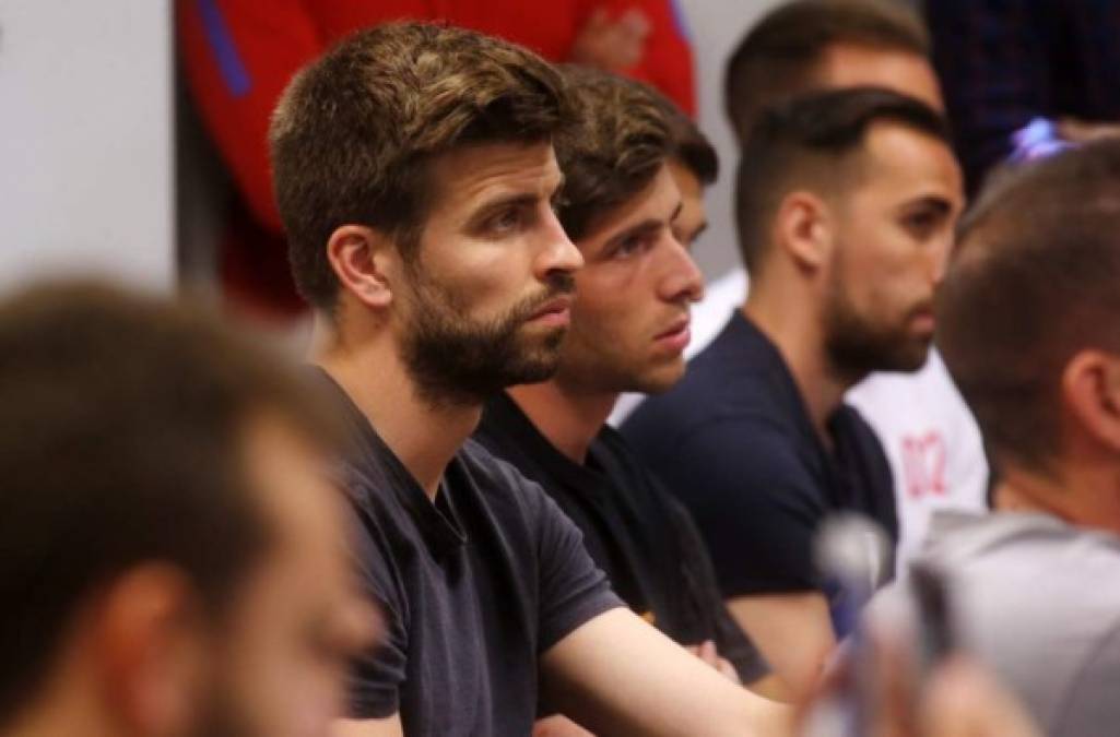 Gerard Piqué ha encabezado a todos los compañeros que acudieron al acto.