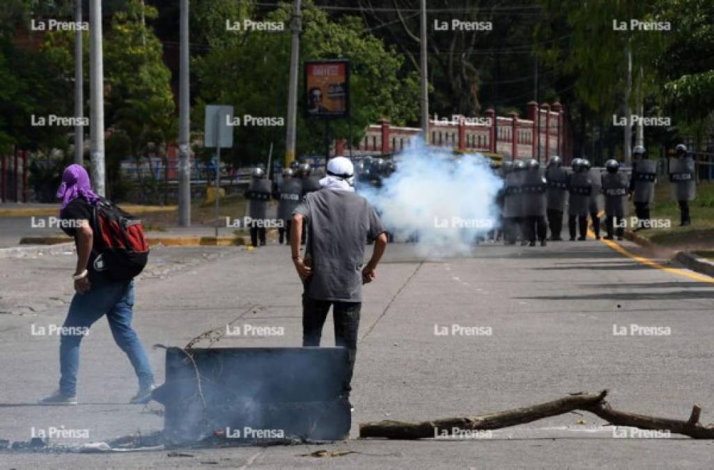 Según los supuestos estudiantes de la Ciudad Universitaria la toma se debe a que consideran ilegales los resultados de las elecciones pasadas.