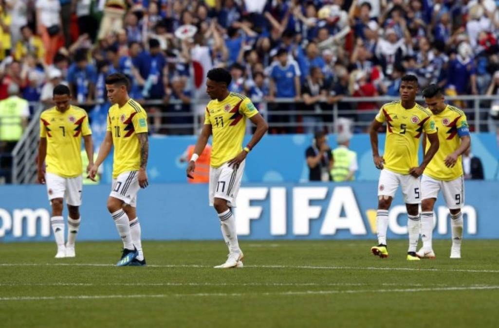 Los jugadores colombianos tristes por la derrota ante Japón. Foto AFP