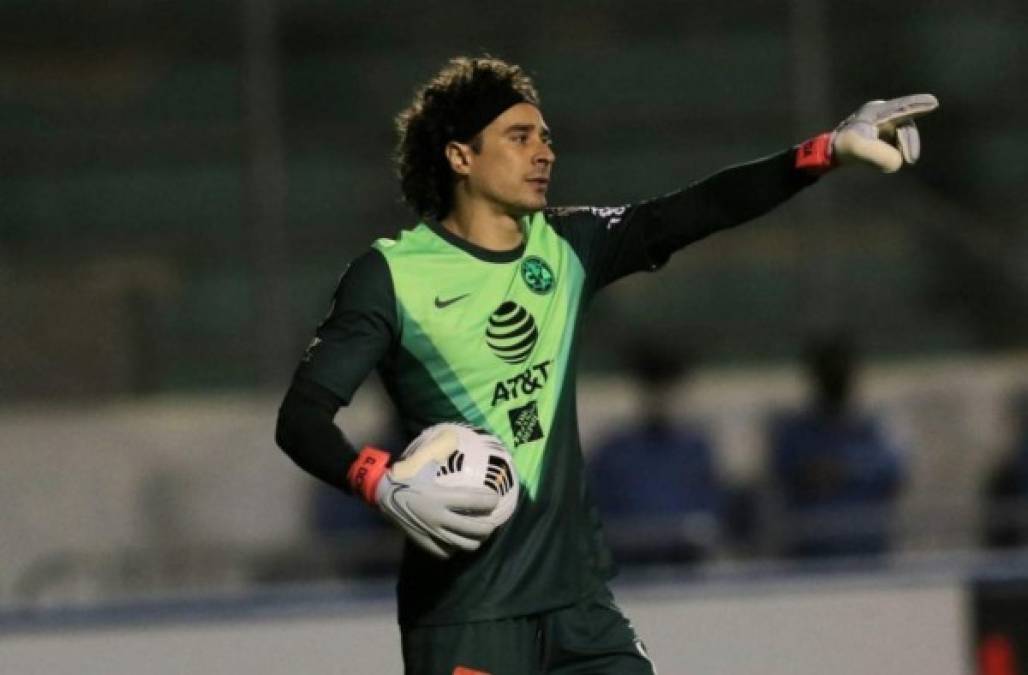 El experimentado Guillermo Ochoa fue el portero titular del América en el duelo ante Olimpia.