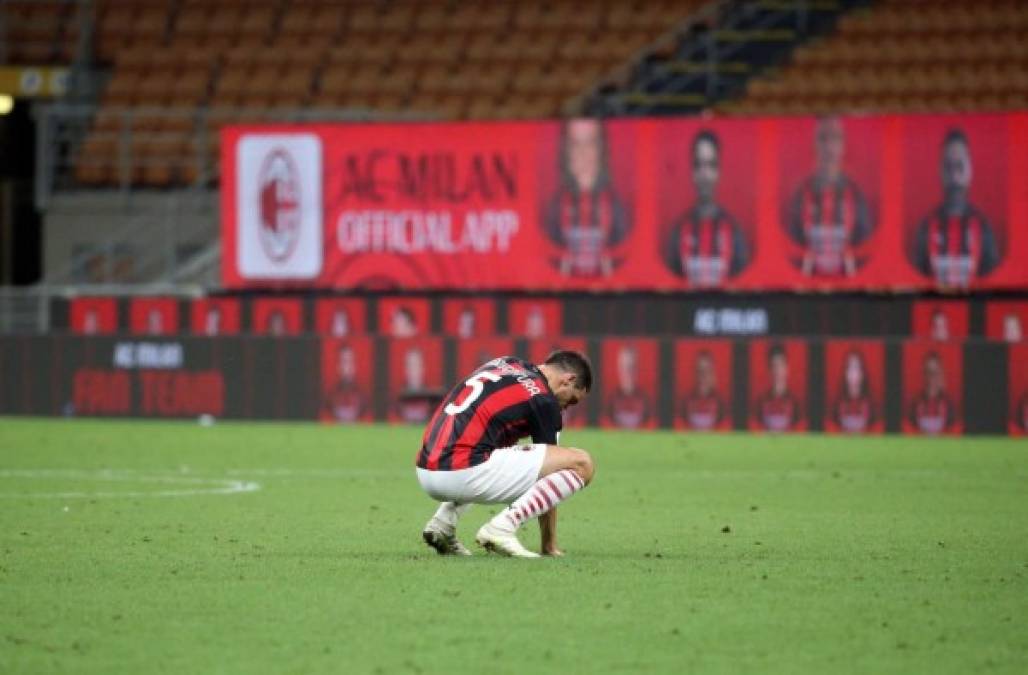 Bonaventura: El centrocampista italiano no continuará la temporada que viene en el AC Milan. Tras el último partido ante el Cagliari fue al centro del campo, besándose y llorando por unos momentos mientras sus compañeros de equipo regresaban al vestuario.<br/>