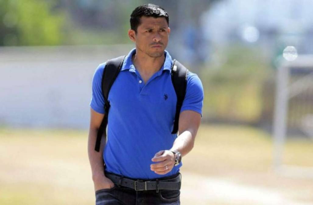 A sus 40 años, el futbolista hondureño Noel Valladares ha decidido regresar al fútbol profesional. El exportero de la Selección de Honduras jugará con el Comayagua FC de la Segunda División. 'Para nosotros será un honor tener un jugador como Noel Valladares', dijo el presidente del equipo Donaldo Cáceres.