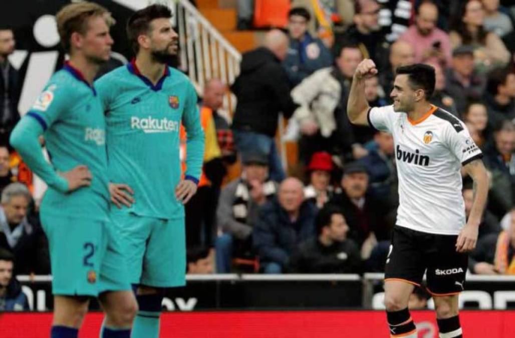 El uruguayo Maxi Gómez fue la figura en Mestalla al anotar un gol y en la otra anotación fue el que sacó el remate que se desvió en Jordi Alba.