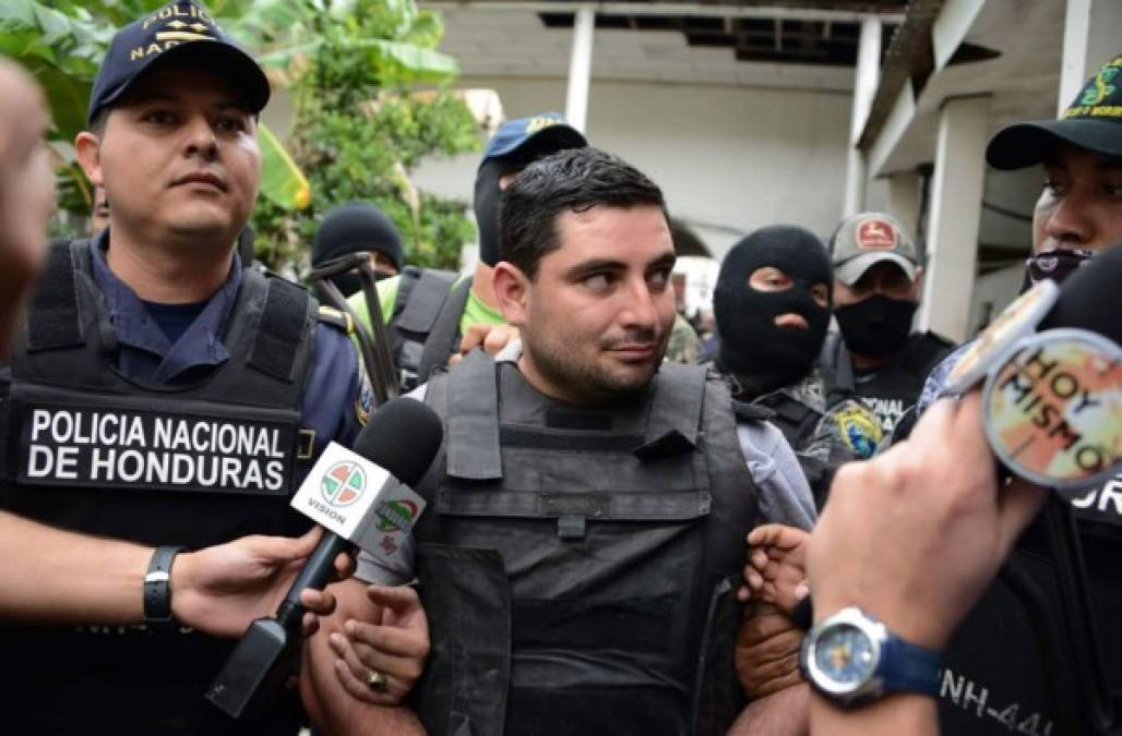 El primer presentado fue Plutarco Ruiz, novio de Sofía Trinidad, quien fue trasladado bajo fuertes medidas de seguridad al Juzgado Segundo ubicado en el barrio El Centro.