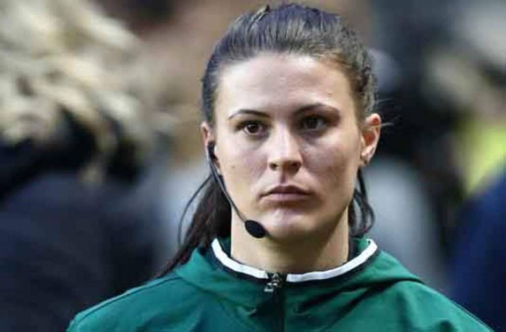 Según la BBC, tras la eliminación del Juventus ante el Real Madrid, gracias a un polémico penalti marcado por Cristiano Ronaldo en el tiempo añadido, el número de móvil de Lucy, mujer de Oliver, fue publicado en redes sociales.