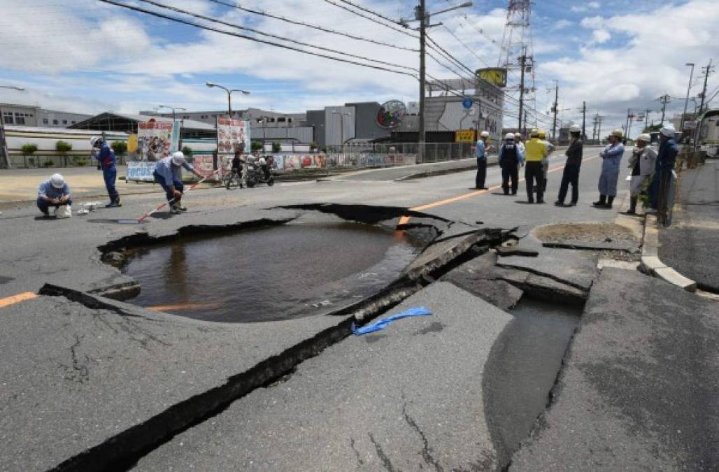 El terremoto se registró a las 07.58 hora local (10.58 GMT del domingo) y tuvo su hipocentro a 13 kilómetros de profundidad en la prefectura de Osaka, en la isla de Honshu -la mayor del archipiélago nipón-, a unos 500 kilómetros al oeste de Tokio, informó la Agencia Meteorológica (JMA).