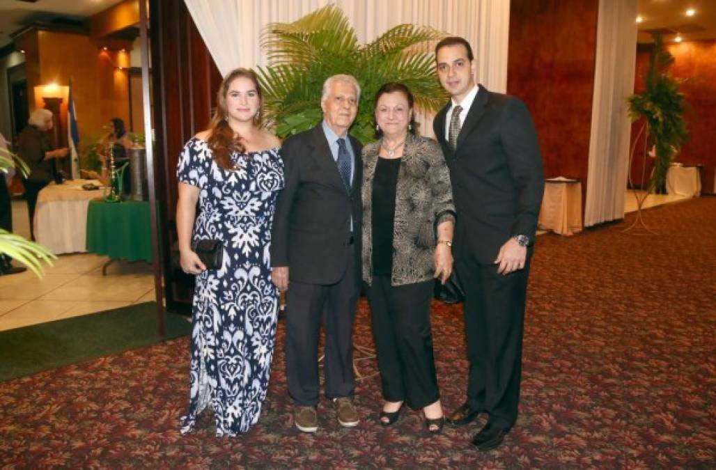 Stephanie, Jamil, Muna e Ibrahim Musleh.