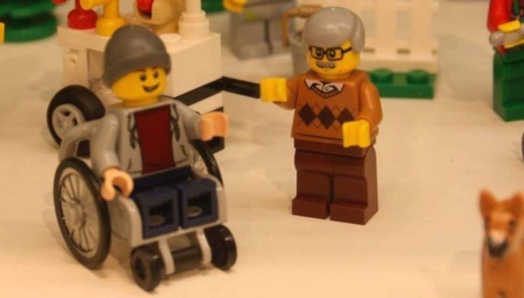 Lego presenta figura en silla de ruedas