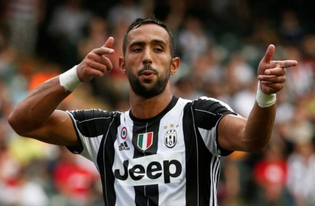 La Juventus rechazó una oferta por Mehdi Benatia, así lo asegura The Sun. El medio británico cuenta en su web que el Arsenal ha hecho una oferta de 35 millones de libras (39.5 de euros) por el defensa central de la Juve. La publicación explica que Arsege Wenger tendrá que buscar otro defensa ya que el equipo italiano habría rechazado la oferta.