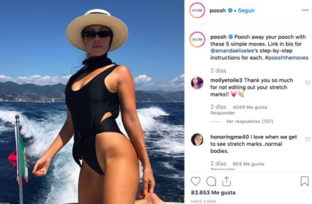 En la imagen en cuestión Kourtney posa en una embarcación con el mar de telón. La mayor del clan Kardashian Jenner deslumbra en un traje de baño enterizo que deja ver las estrías en sus piernas.