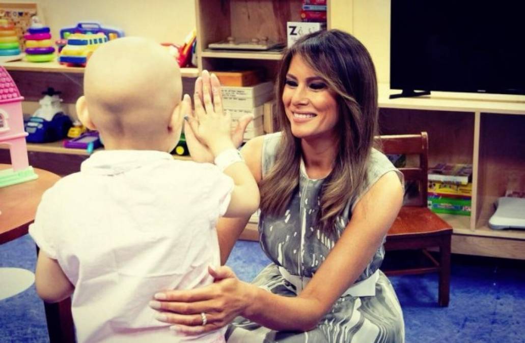 Melania afirmó que el objetivo de su campaña es 'educar a los niños sobre los numerosos problemas a los que se enfrentan a día de hoy'. Y entre ellos, destacó el abuso de opioides y el acoso en internet.