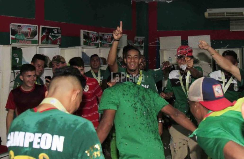 Tras el final del juego, la alegría se hizo presente y el Marathón festejó en los camerinos de su estadio, el Yankel Rosenthal.