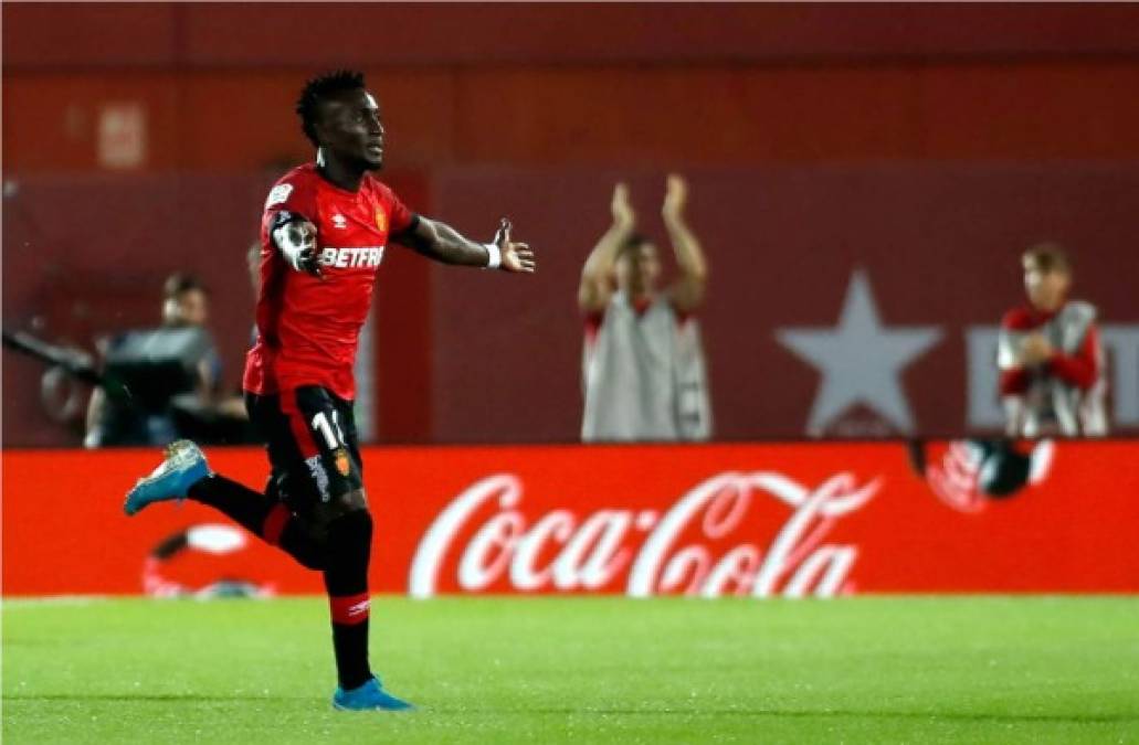 El delantero costamarfileño Lago Junior puso a ganar al Mallorca con su gol en el minuto 8 y así celebró.