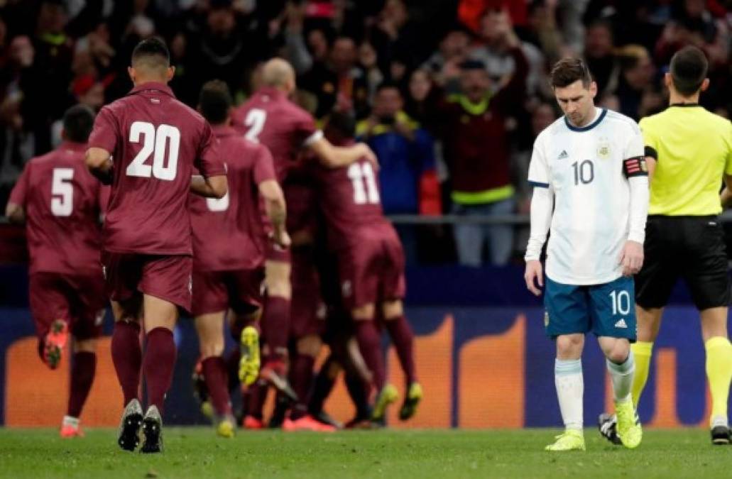 Messi sufrió la derrota contra Venezuela.