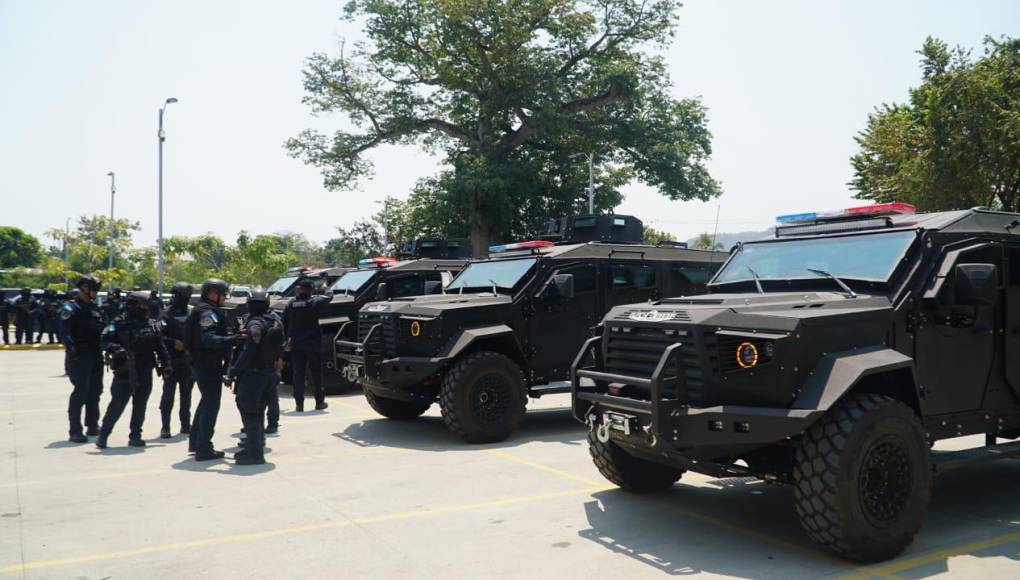 Policía exhibe en SPS cuatro Black Mamba que llegaron al país