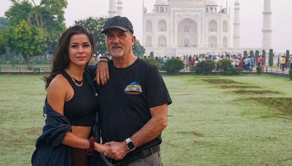 La pareja, que comenzó hace varios años un viaje para dar la vuelta al mundo, viajó desde España para hacer un recorrido desde Pakistán, pasar luego a Bangladesh, Sri Lanka, la India y Nepal. 
