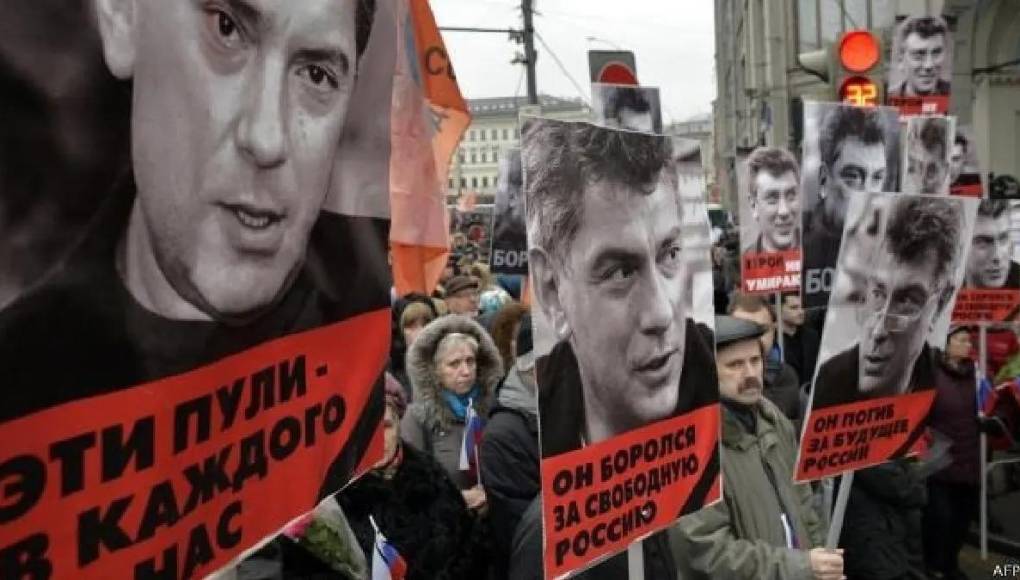 Sus partidarios acusan al dirigente checheno Ramzan Kadirov de haber dado la orden, lo que él niega. Cinco chechenos fueron condenados por este asesinato, sin que se identificara oficialmente al autor. 