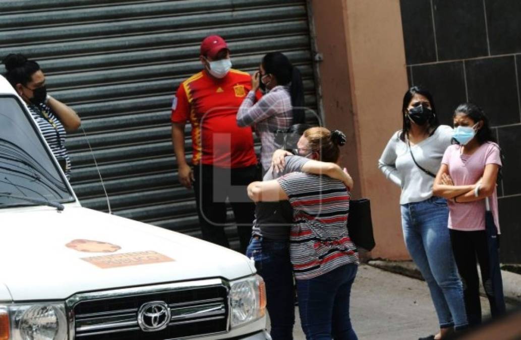 Familiares lamentaron el deceso del joven. Una fémina murió también en el accidente. Otra persona permanece en estado delicado en un centro asistencial.