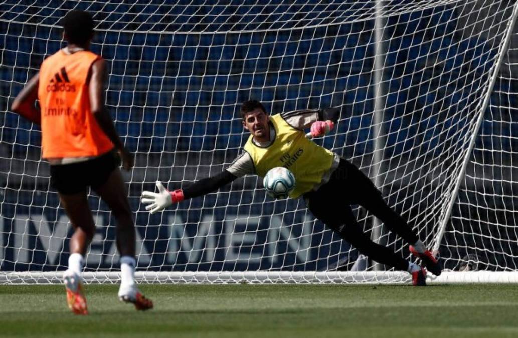 Thibaut Courtois - Titular indiscutible en la portería del Real Madrid. El belga encadena cuatro partidos ligueros sin encajar gol y es el portero con mejor coeficiente de las cinco grandes Ligas europeas.